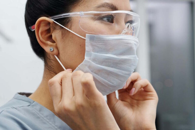 Pantallas y gafas odontologicas