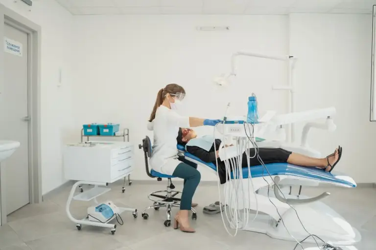 Taburetes clínicos ergonómicos